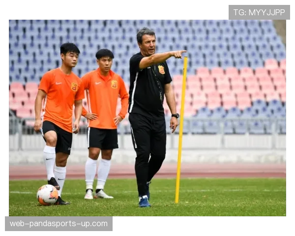 折射手球判罚为何经常引发争议？规则如何界定手球意图