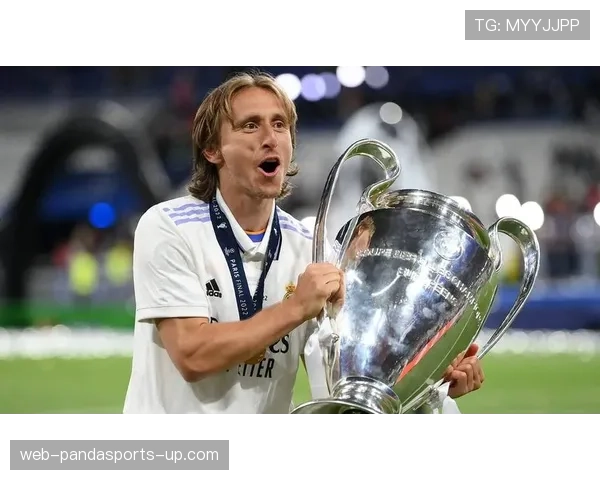 莫德里奇家冰箱里只有鸡胸肉和水，这人是拿自律当饭吃？